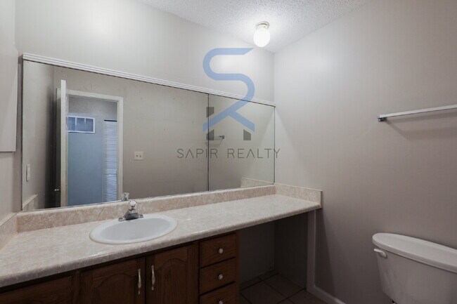 Building Photo - Move in before November 30th and get $100 ...