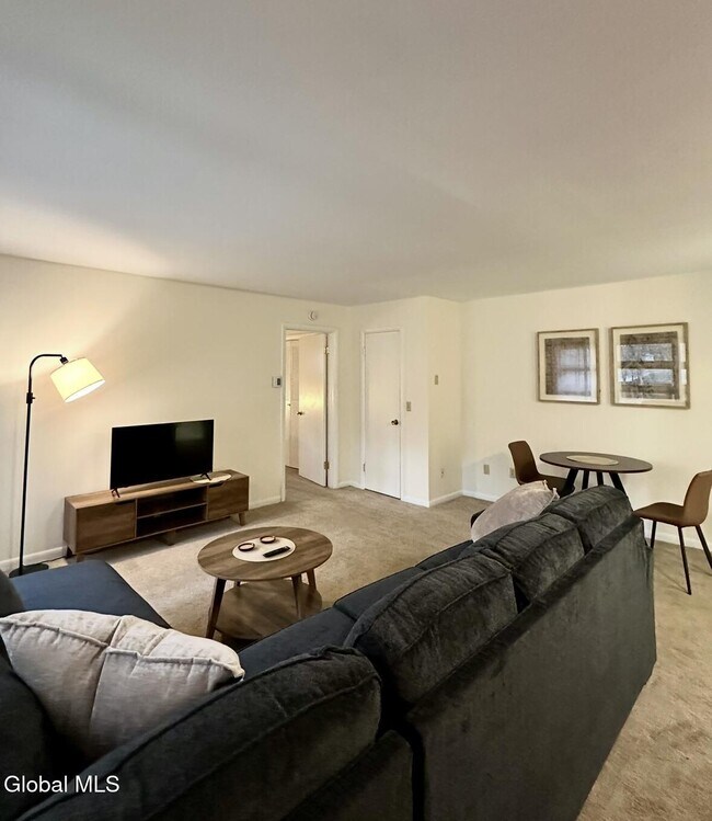 Building Photo - 1000 S Parkwood Dr