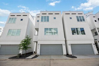 Building Photo - 3018 Markle Dr