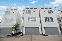 Building Photo - 3018 Markle Dr