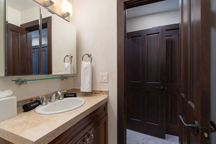 Building Photo - 1024 E Hopkins Ave