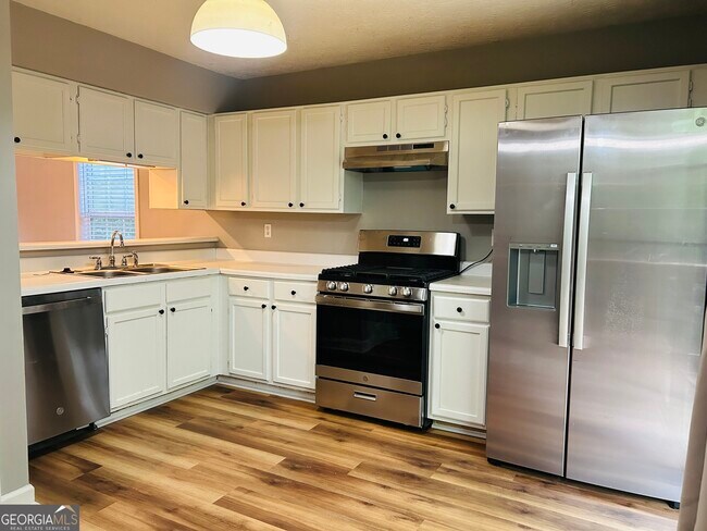 Building Photo - 207 Hillcrest Dr
