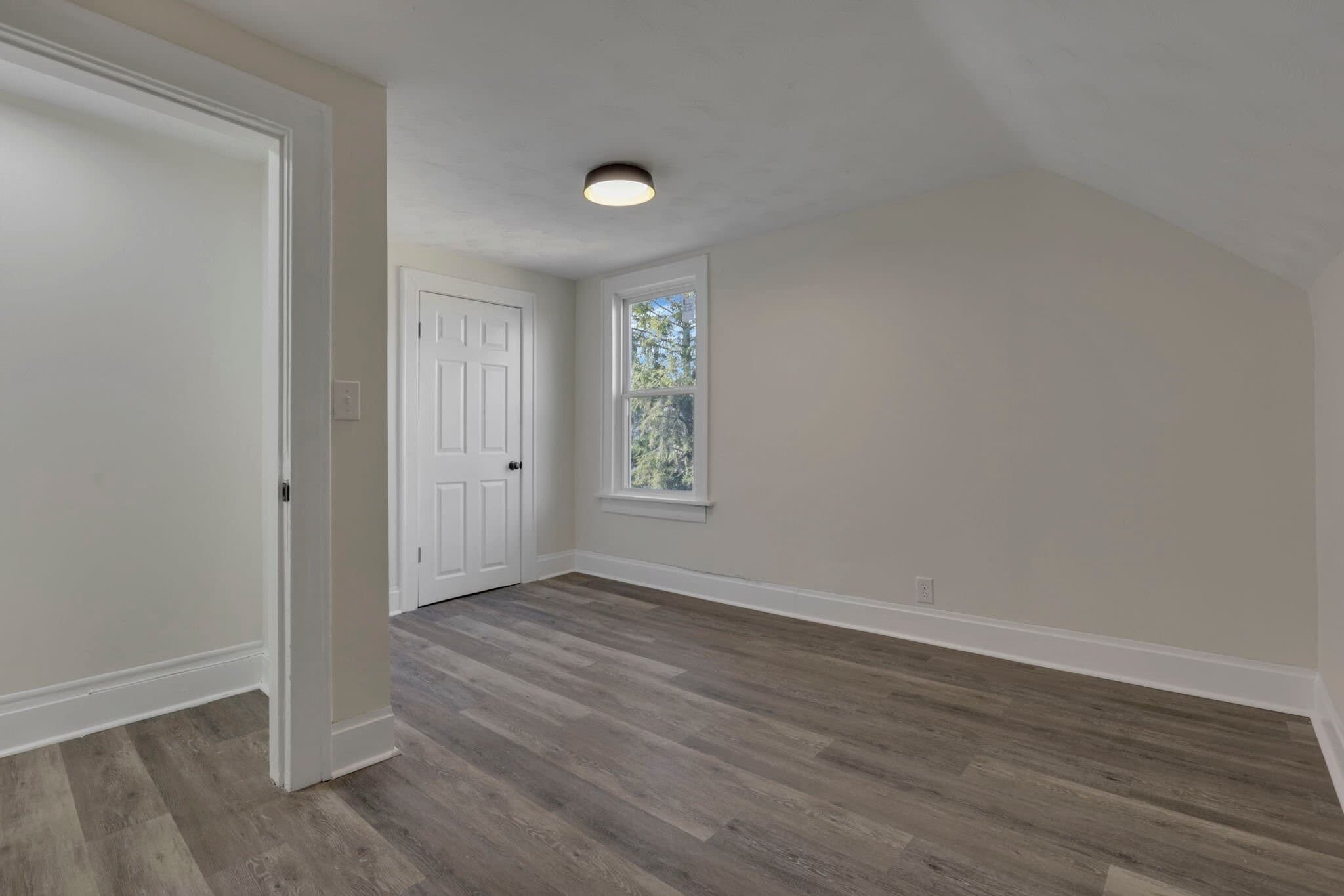 Building Photo - 1430 Kenmore Rd