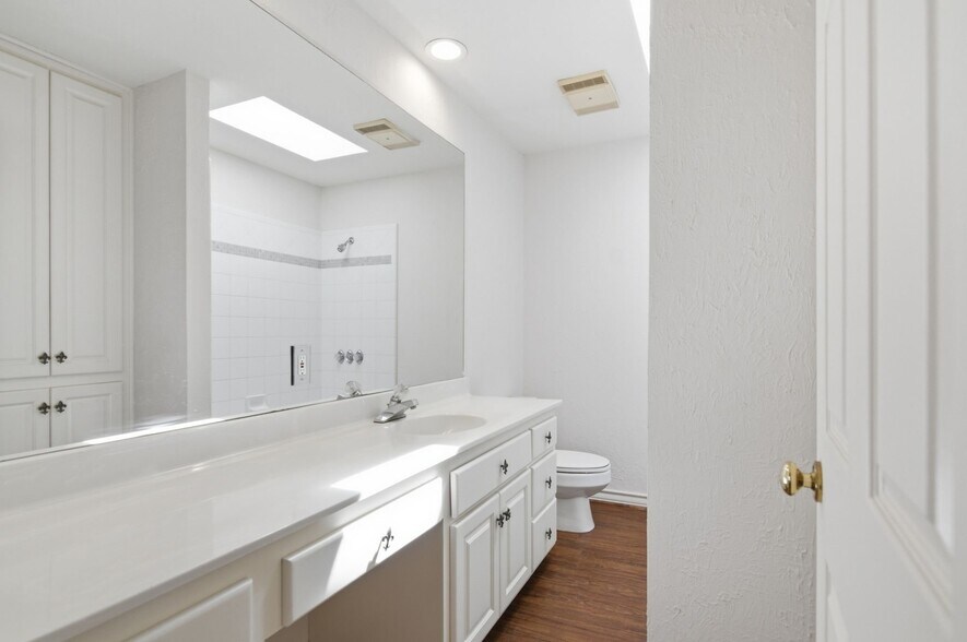 Building Photo - 2516 Shirley Ave