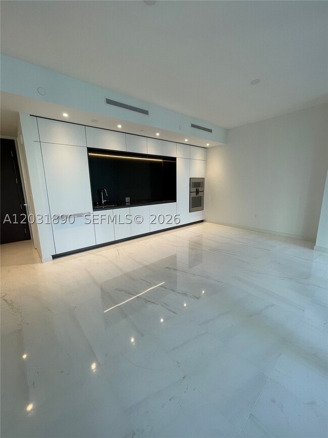 Building Photo - 300 Biscayne Blvd