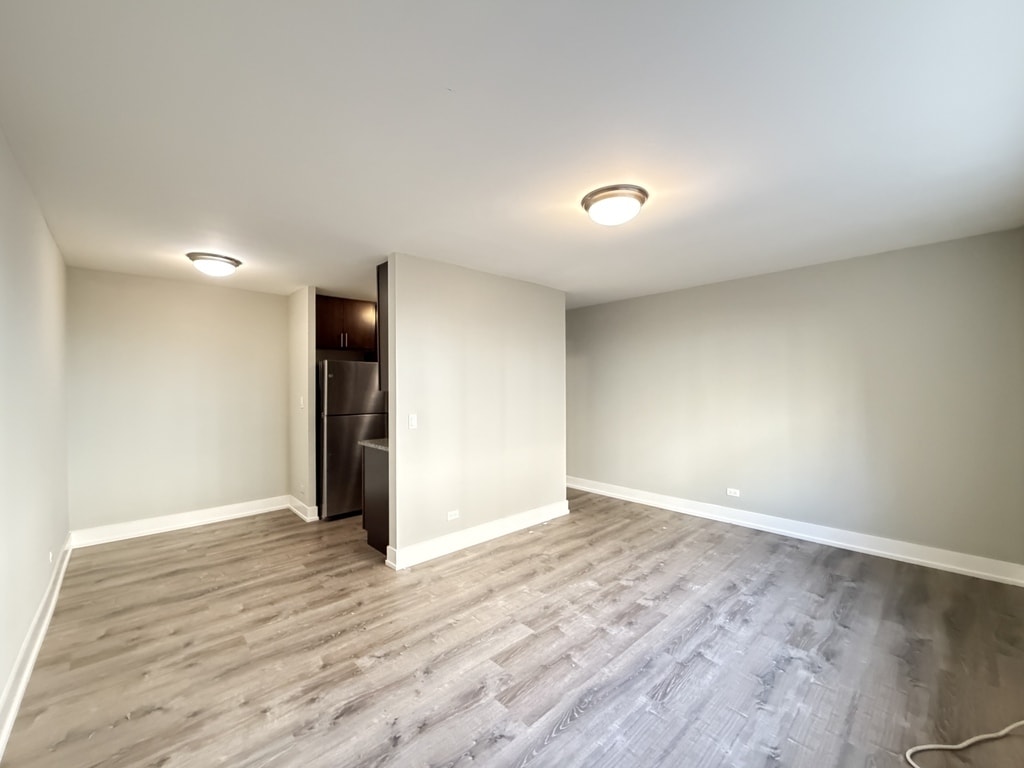 Building Photo - 445 W Surf St