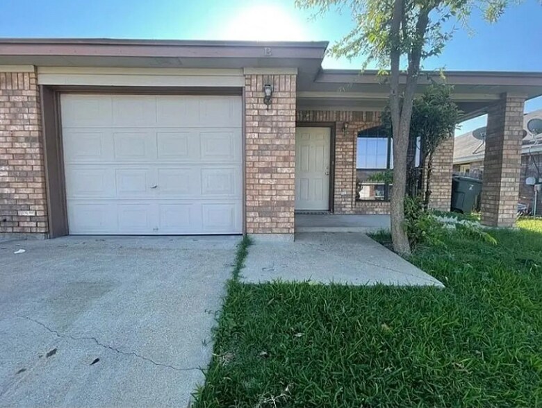 Primary Photo - 3600 Dustin Ct