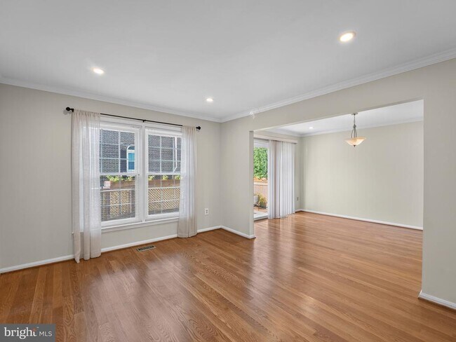Building Photo - 7740 Bristol Square Ct