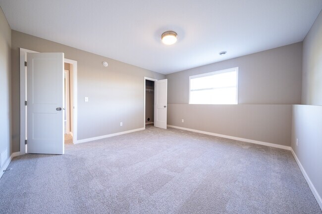 Building Photo - 1121 Dorothy Ln