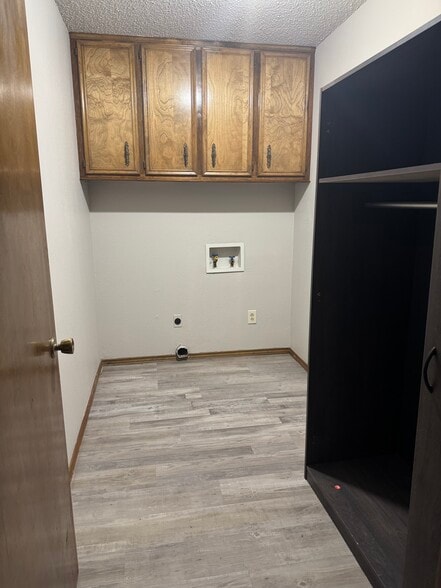 Building Photo - 8608 Geneva Ave