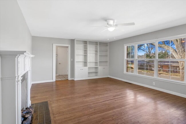 Building Photo - 805 Wilma St