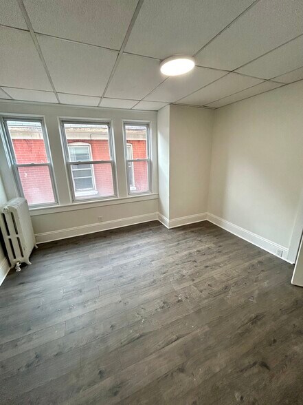 Building Photo - 2246 Birch St