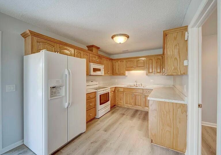 Building Photo - 7541 Coleridge Rd