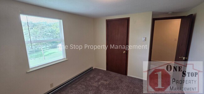 Building Photo - 5020 NW High Dr Terrace