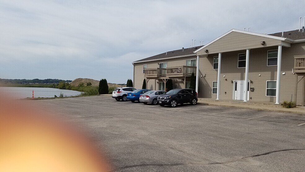 Front - 327 W Frontage Rd NW