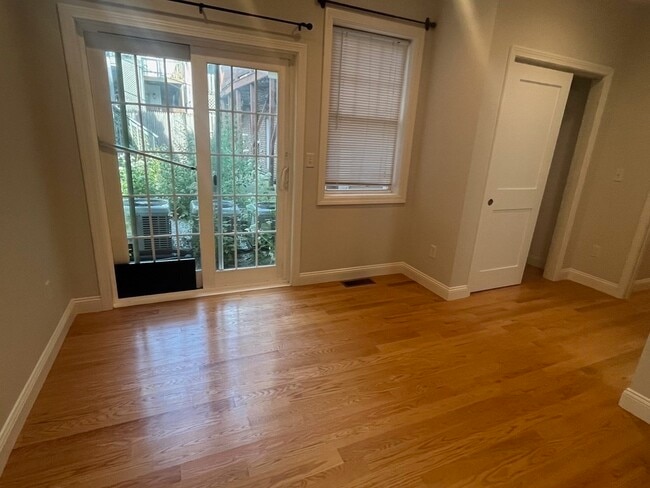 Building Photo - 373 Dorchester St