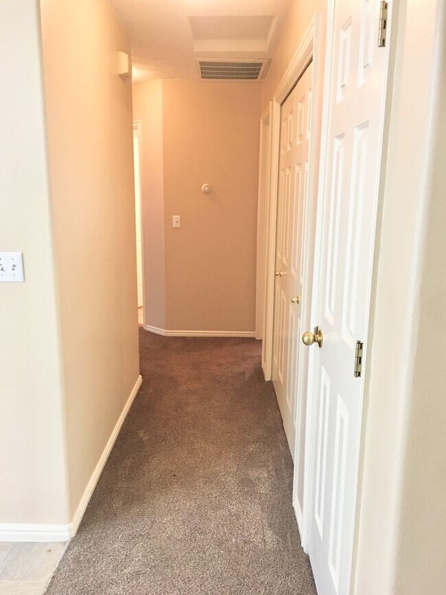 Building Photo - 1308 Millcreek Duplex