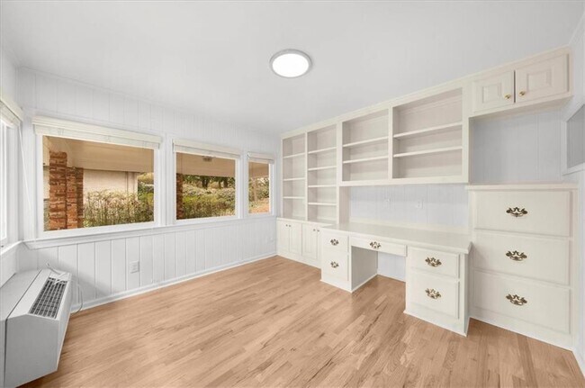 Building Photo - 4890 High Point Rd NE