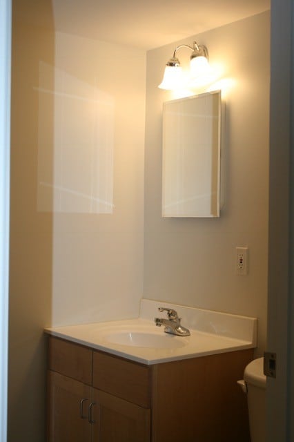 Full Bath - 2935 N Charles St