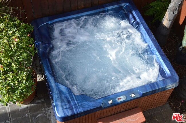 Building Photo - 1203 S Rimpau Blvd