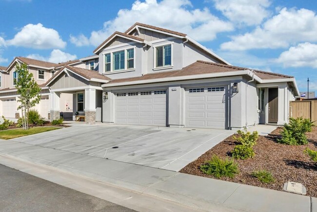 Building Photo - Immaculate Rocklin home with separate suite