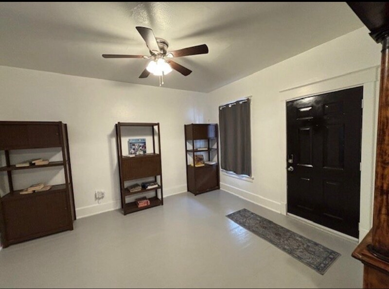 Building Photo - 2344 Elm St