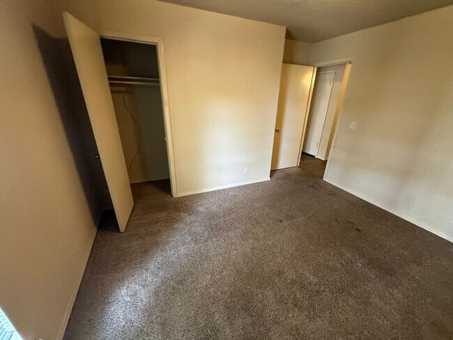Building Photo - 1312 W Pittsburg St