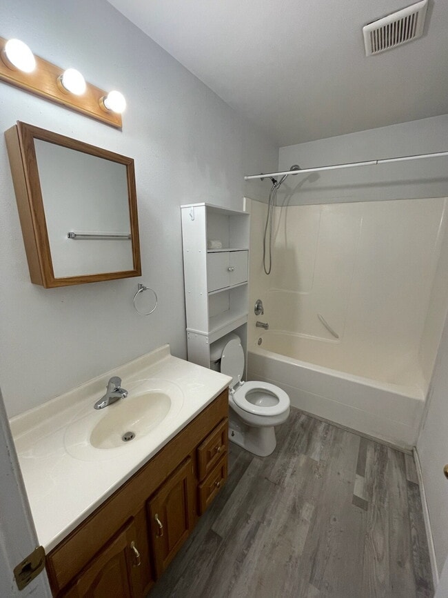 Building Photo - $1595