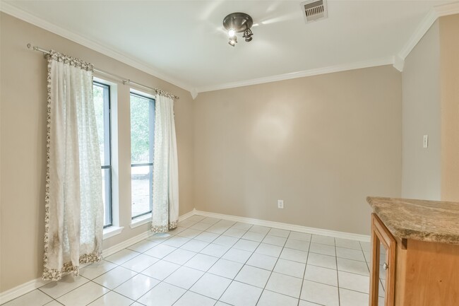 Building Photo - 20 Tulip Hill Ct