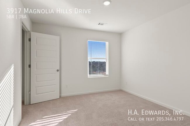 Building Photo - 3917 Magnolia Hls Dr