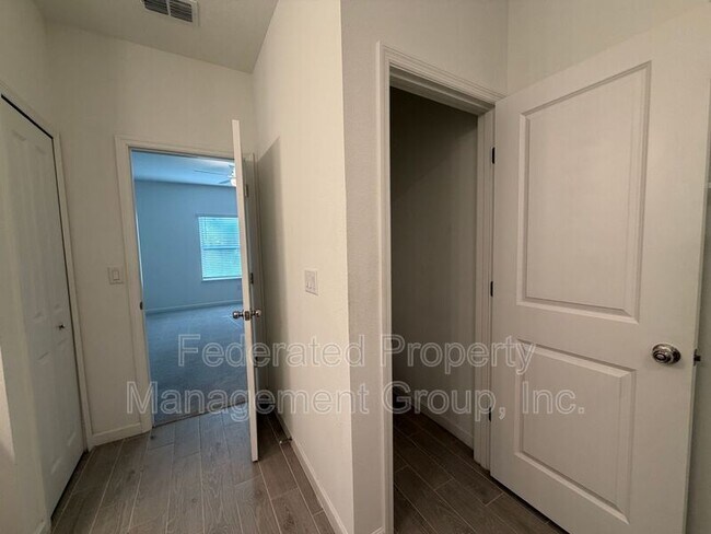 Building Photo - 2993 Crossfield Dr