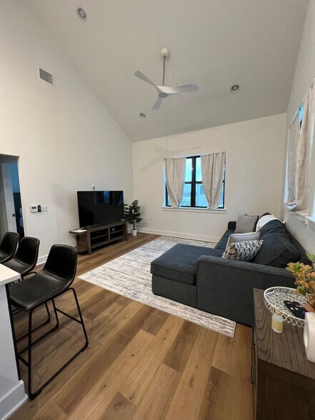 Building Photo - 3511 Cepeda St