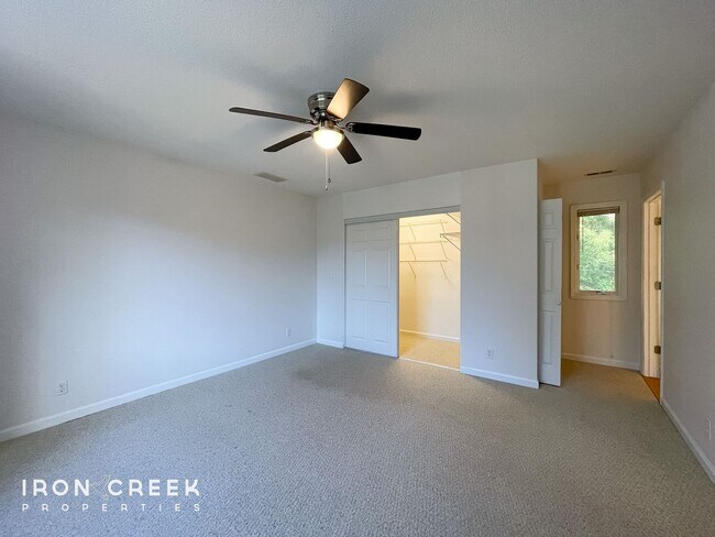 Building Photo - Beautiful 3-Bed/3.5-Bath Home in Gated Fai...