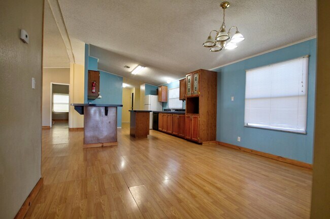 Building Photo - 2-1502 Ranch Rd 261