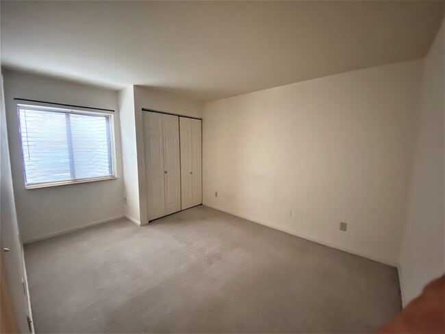 Building Photo - 1000 Linden Ave