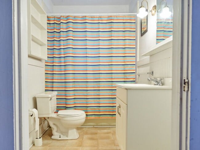 Building Photo - R0504