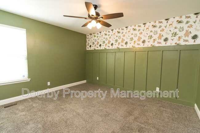 Building Photo - 4436 Oakwood Dr