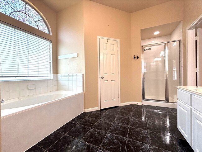 Building Photo - 19123 Center Park Dr