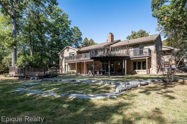 Building Photo - 135 W Hickory Grove Rd