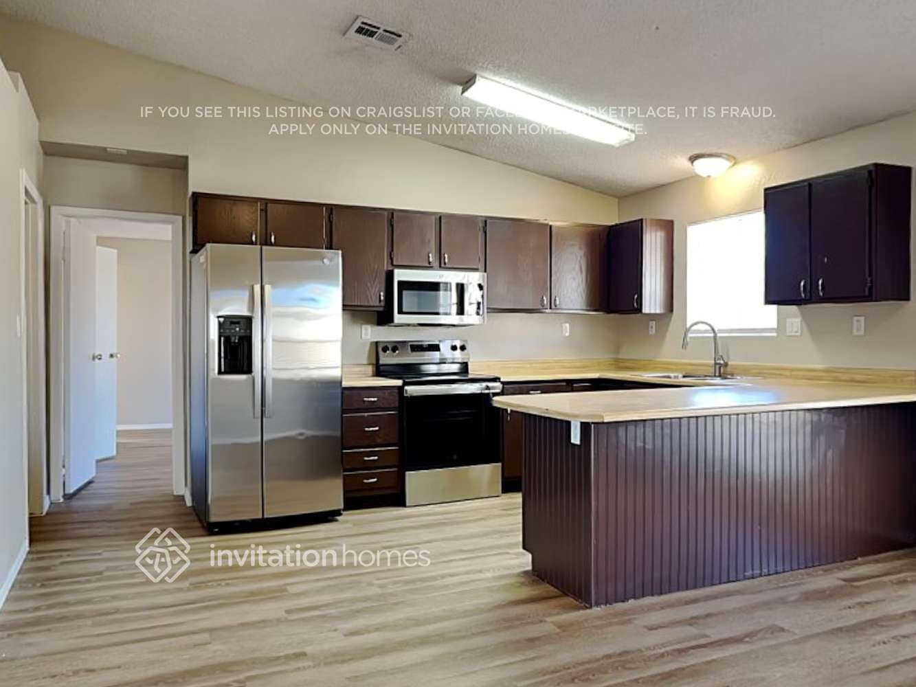 Building Photo - 10322 W Calle Del Oro