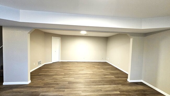 Building Photo - Beautiful Three Bedroom, Three Bathroom