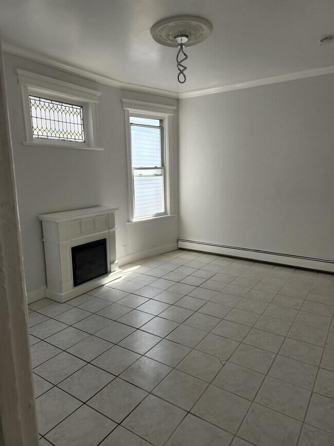 Building Photo - For Rent