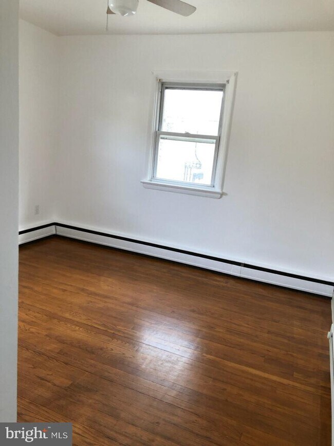 Building Photo - 691 Garden Dr