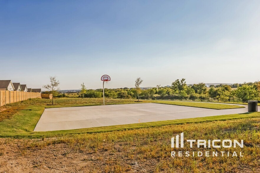 Building Photo - 10700 Dusty Rnch Rd