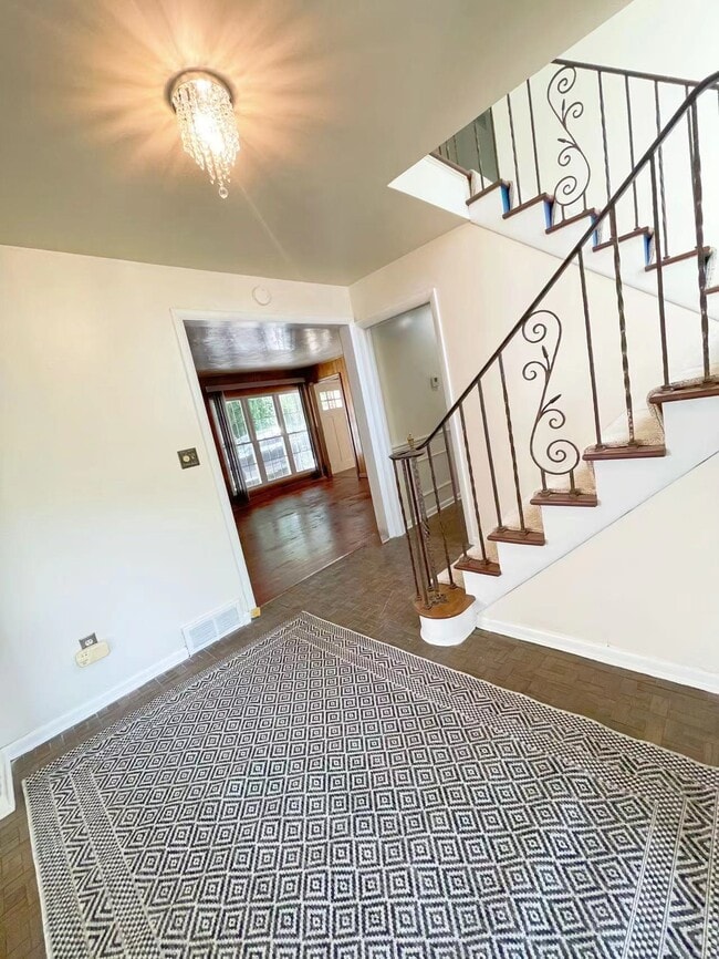 Building Photo - 309 Dorchester Rd