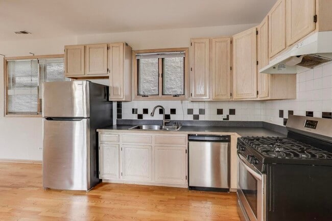 Building Photo - 1423 W Cortez St