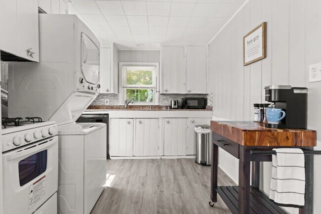 Building Photo - 71 Church St