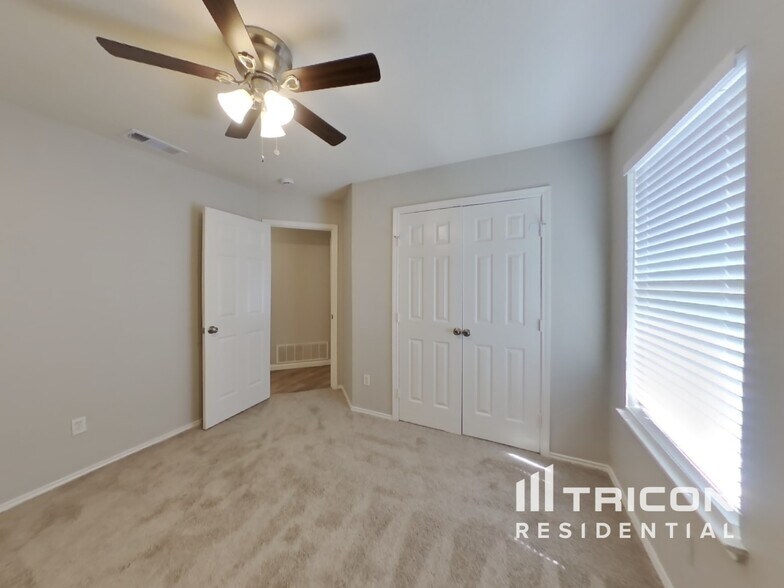 Building Photo - 1106 Castleman Dr
