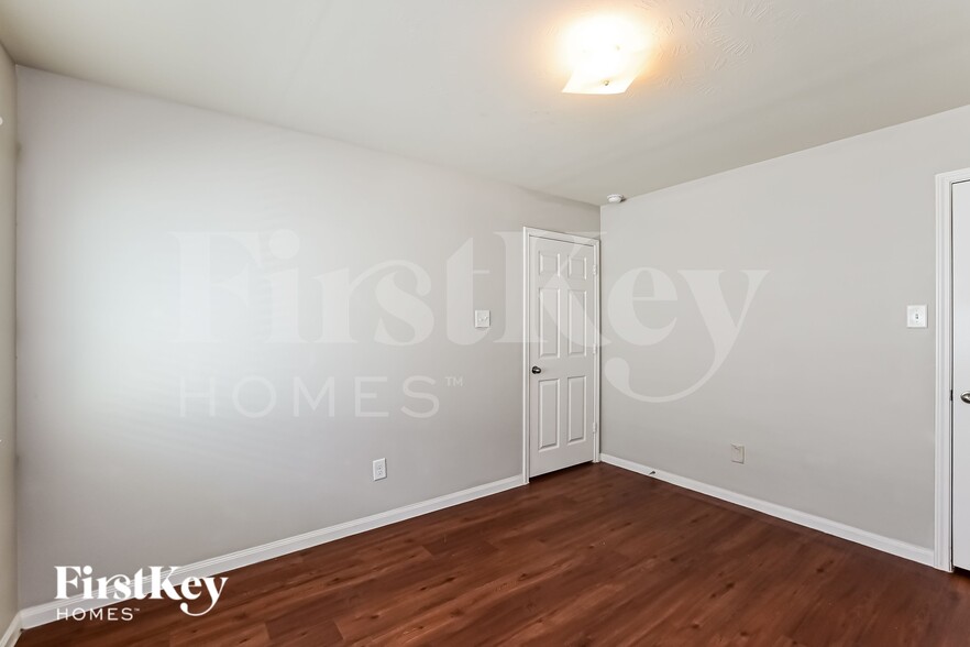 Building Photo - 886 Sun Prairie Dr