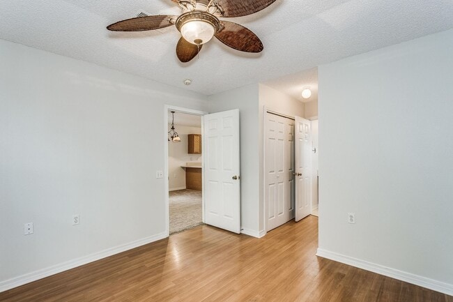 Building Photo - Adorable two-bedroom home with bonus room